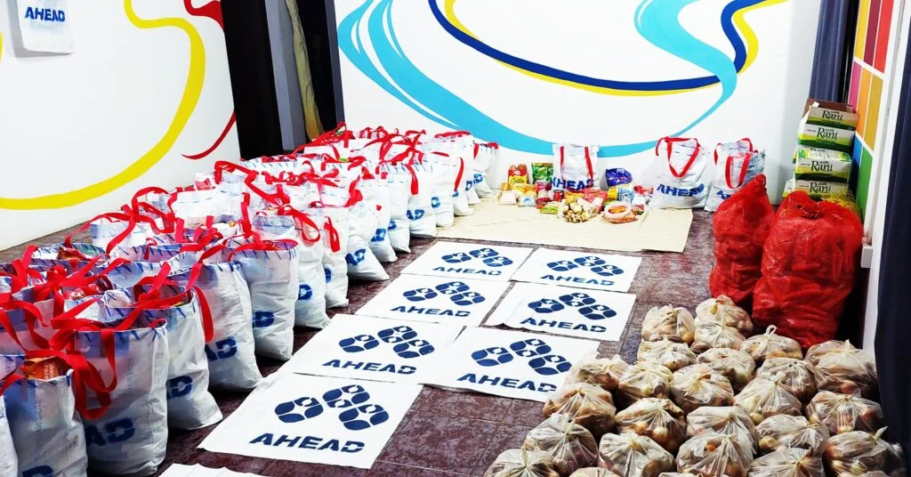 Food Pack Distribution to vulnerable families in Roches Noires